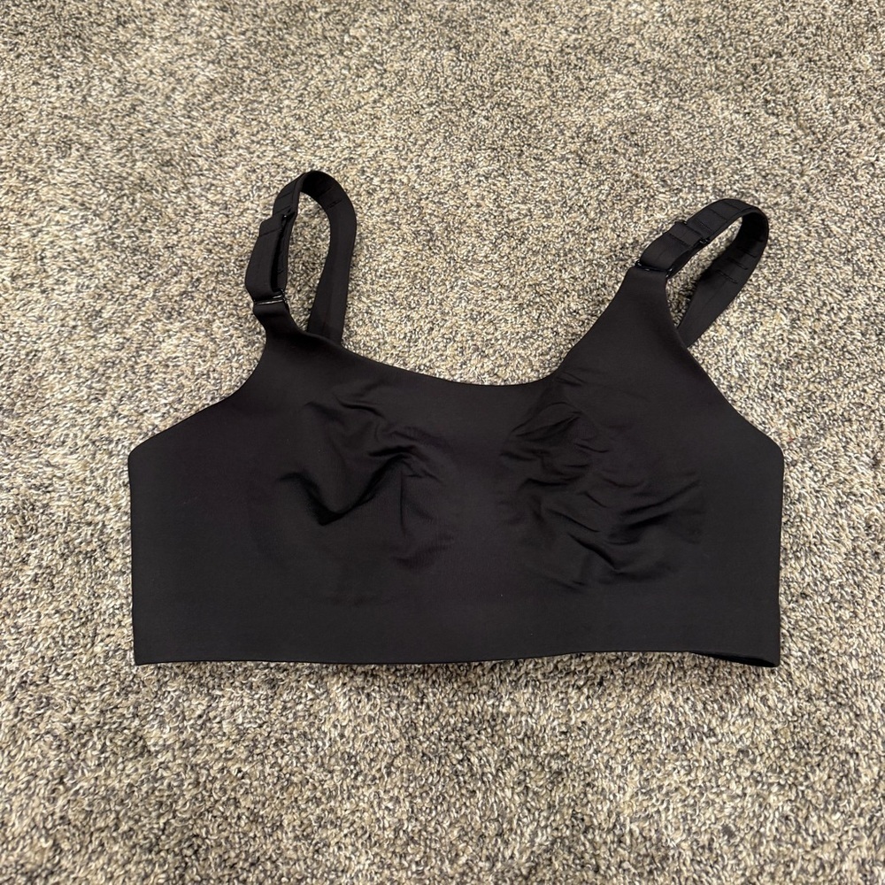 Lululemon Black Seamless Bra size 34D EUC